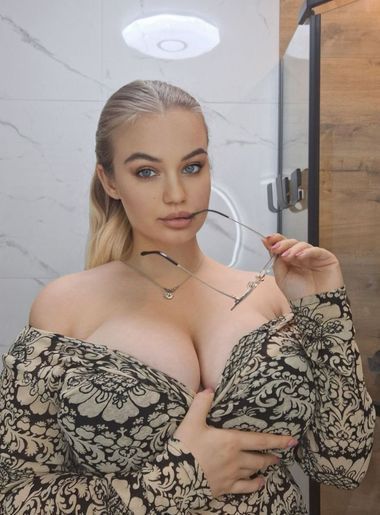 bikini model pictures Sofia