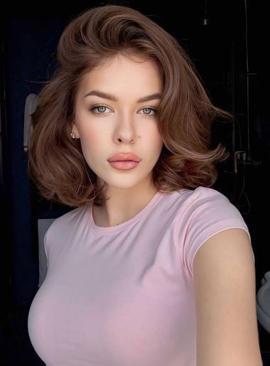 Golden heart, Odessa, Ukraine, women in russia