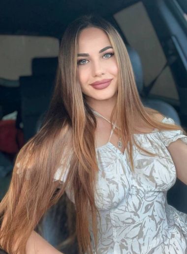 single women photos Julia