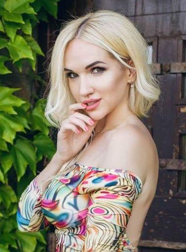 chat with women online Elena