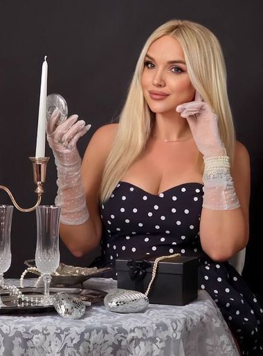 chat with women online Velvet_Elena