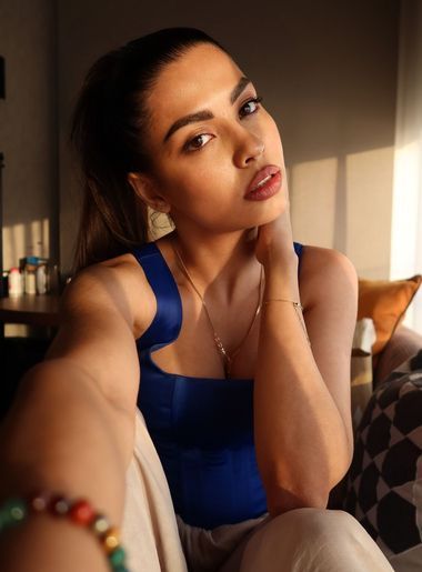 single girl Saniya