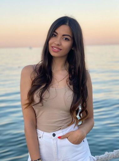single girl Saniya